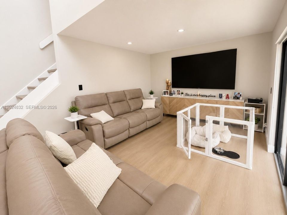 For Rent: $3,600 (3 beds, 2 baths, 1582 Square Feet)