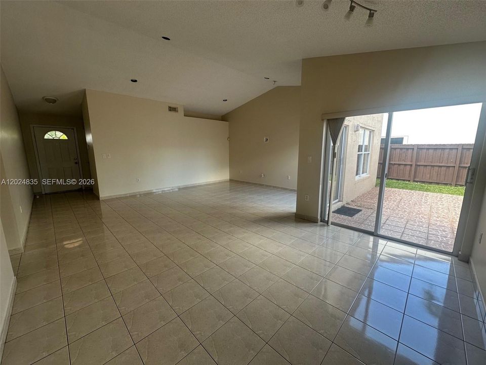 En Renta: $3,600 (3 camas, 2 baños, 1621 Pies cuadrados)