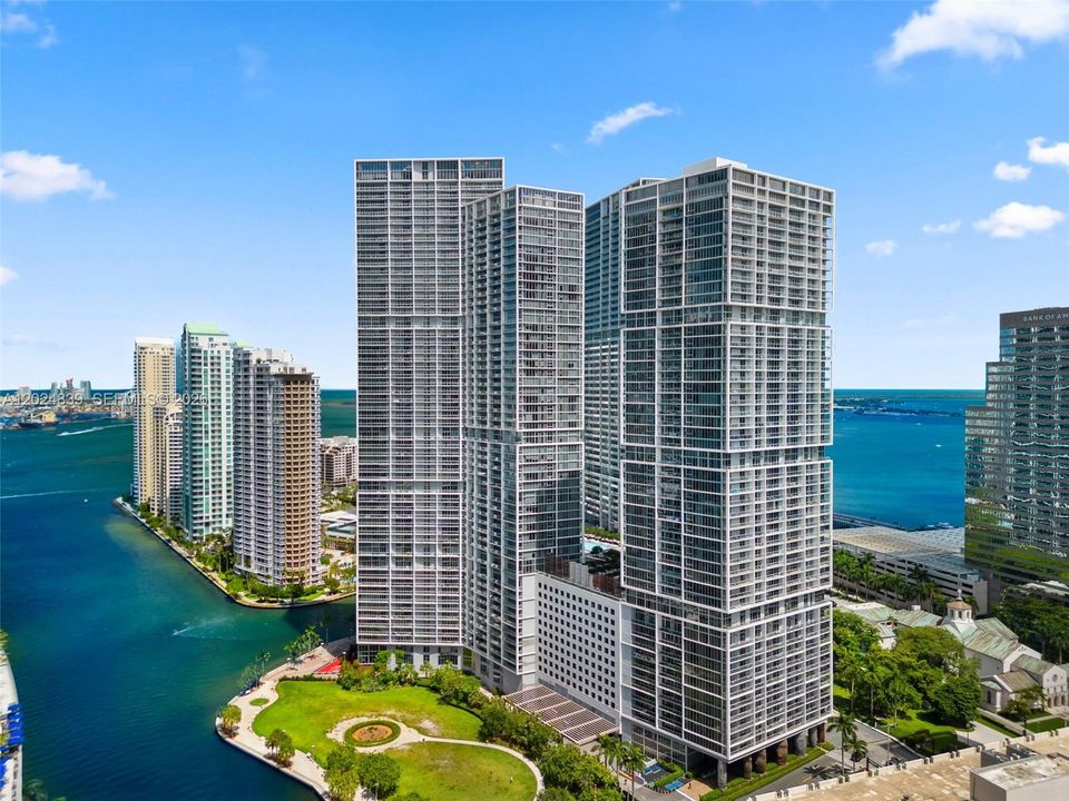 For Sale: $595,000 (1 beds, 1 baths, 1035 Square Feet)