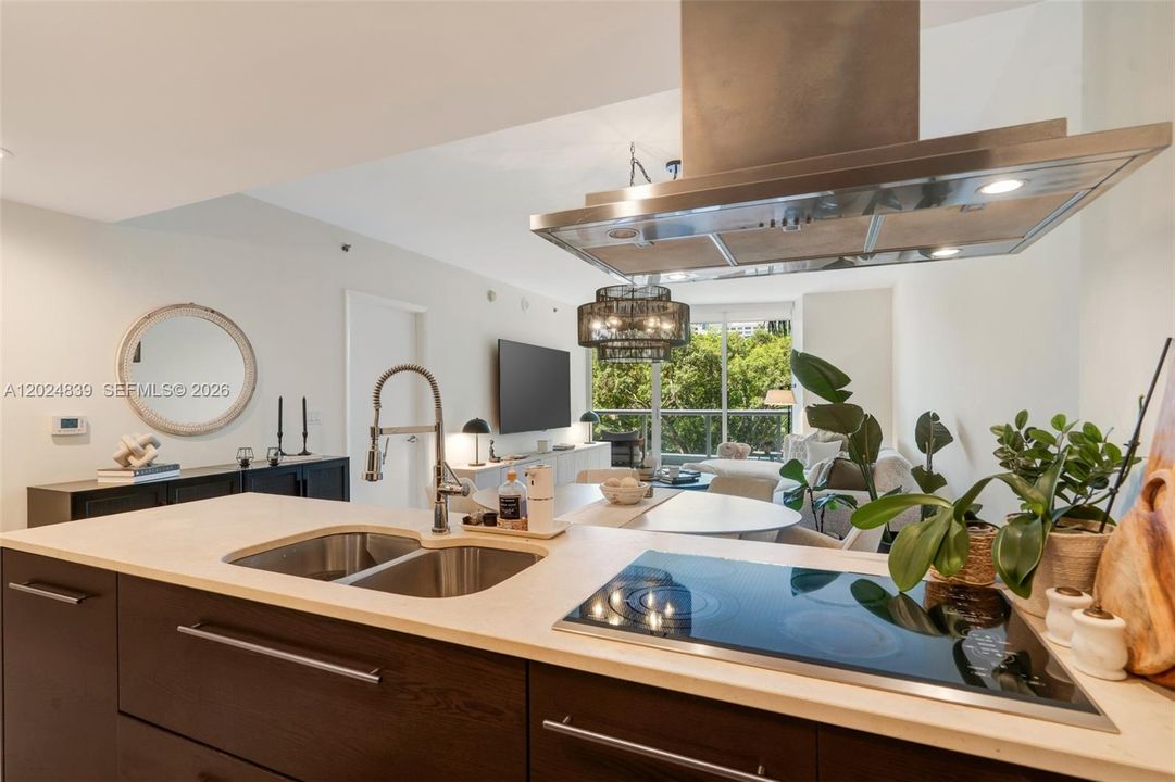 For Sale: $595,000 (1 beds, 1 baths, 1035 Square Feet)