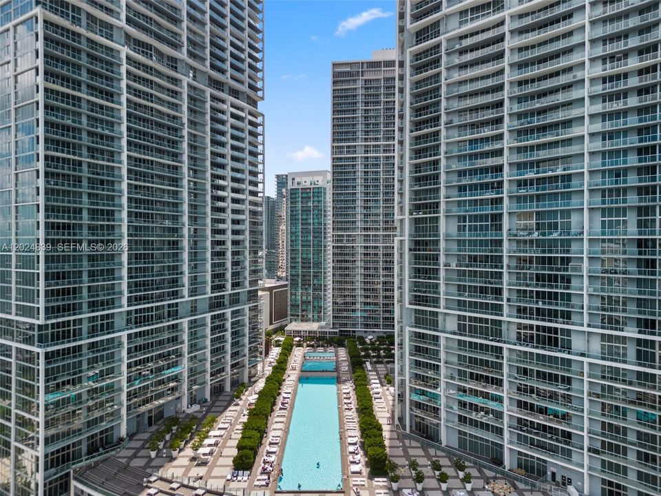 For Sale: $595,000 (1 beds, 1 baths, 1035 Square Feet)