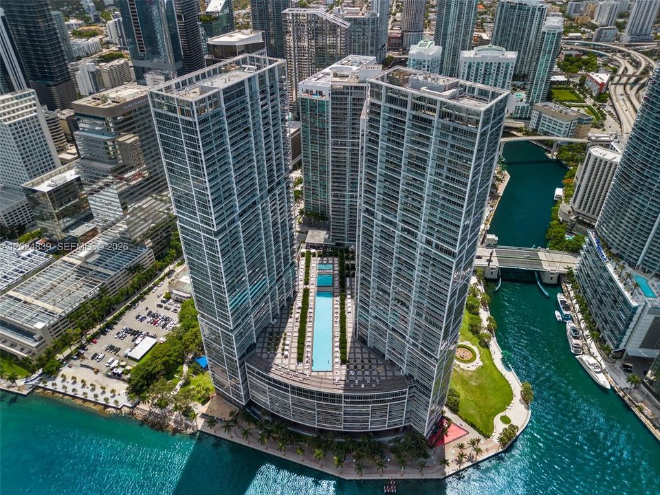 For Sale: $595,000 (1 beds, 1 baths, 1035 Square Feet)