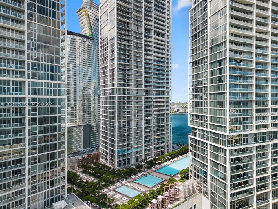 For Sale: $595,000 (1 beds, 1 baths, 1035 Square Feet)