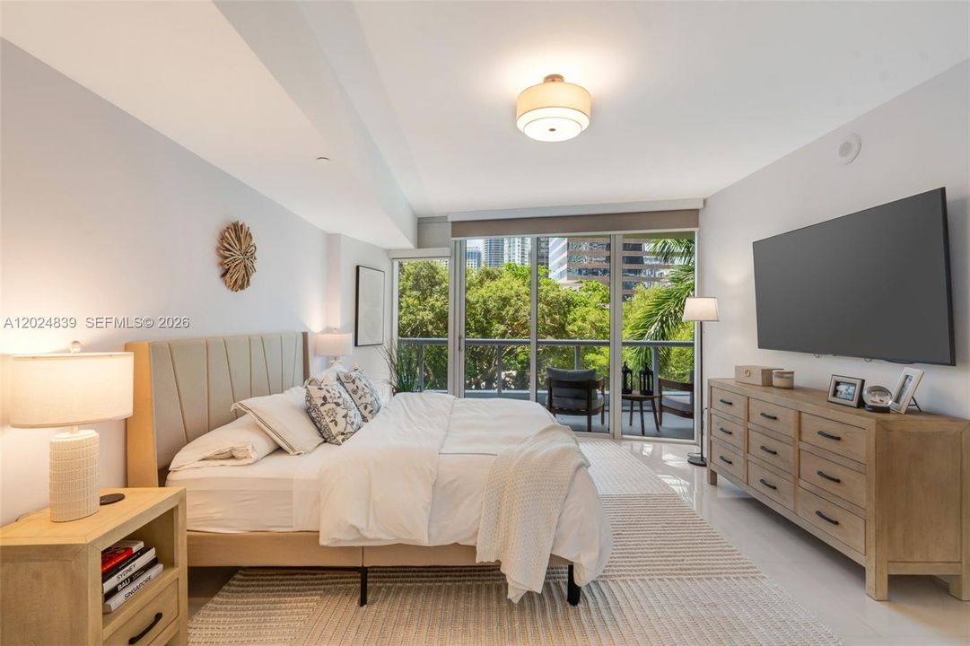 For Sale: $595,000 (1 beds, 1 baths, 1035 Square Feet)