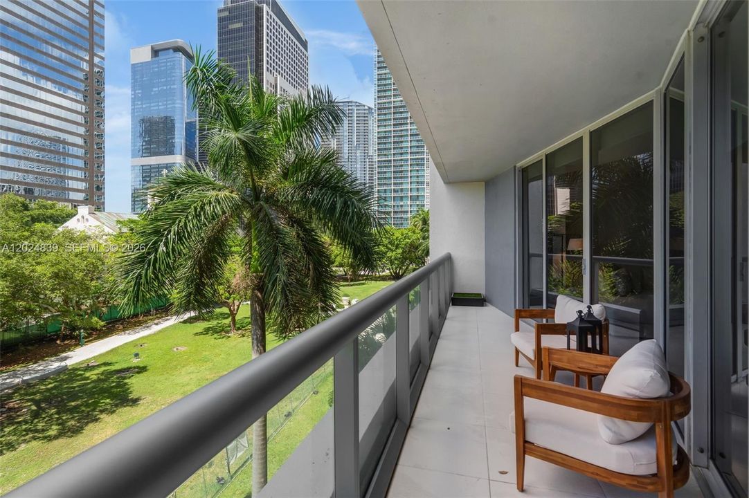 For Sale: $595,000 (1 beds, 1 baths, 1035 Square Feet)