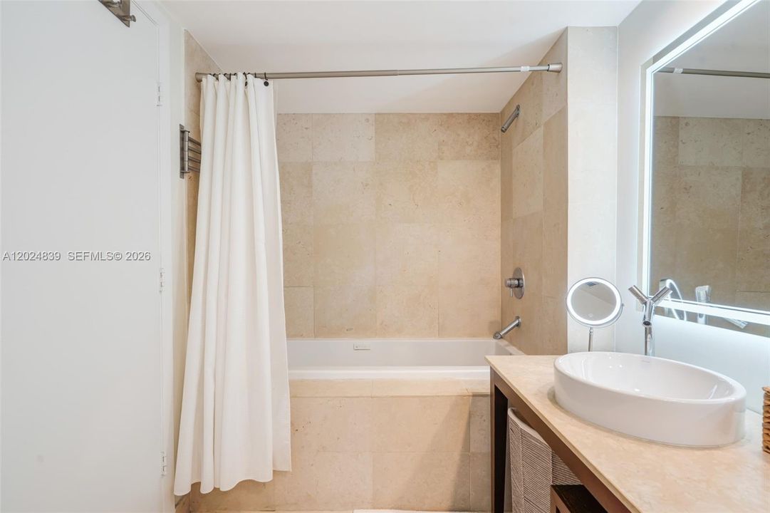 For Sale: $595,000 (1 beds, 1 baths, 1035 Square Feet)