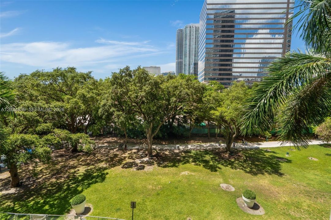 For Sale: $595,000 (1 beds, 1 baths, 1035 Square Feet)