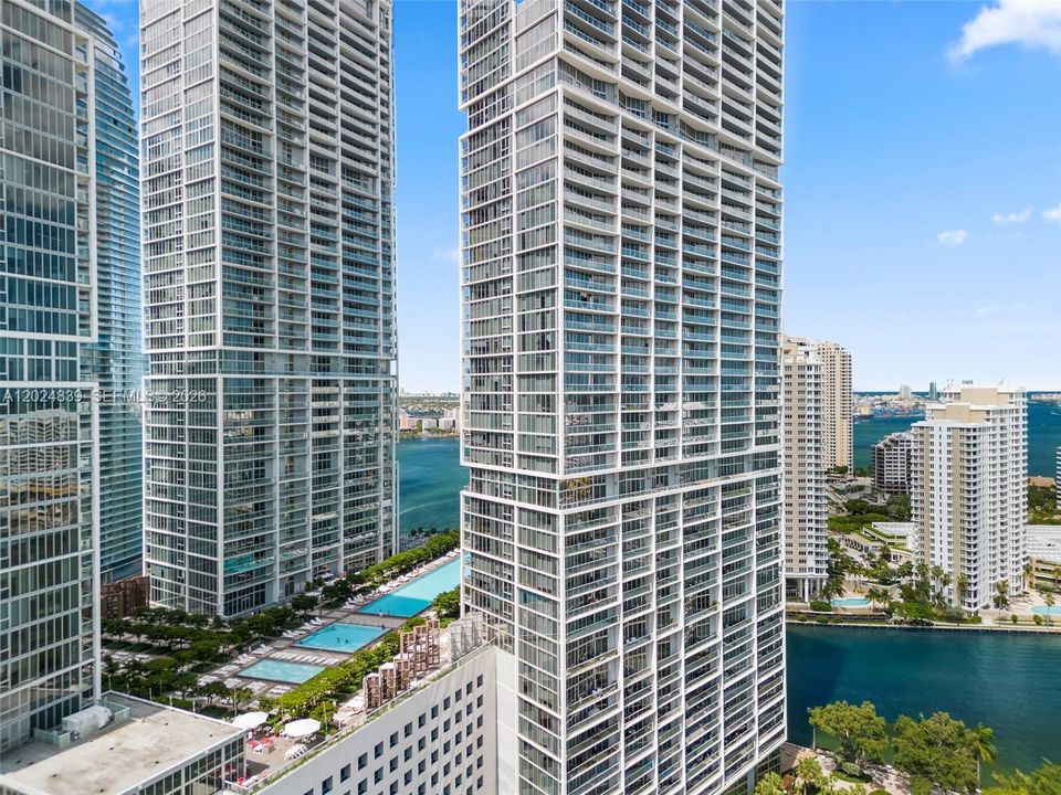 For Sale: $595,000 (1 beds, 1 baths, 1035 Square Feet)