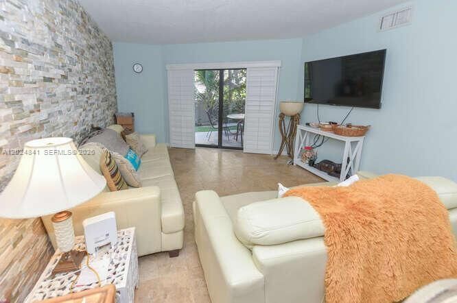 For Rent: $8,000 (2 beds, 2 baths, 1047 Square Feet)
