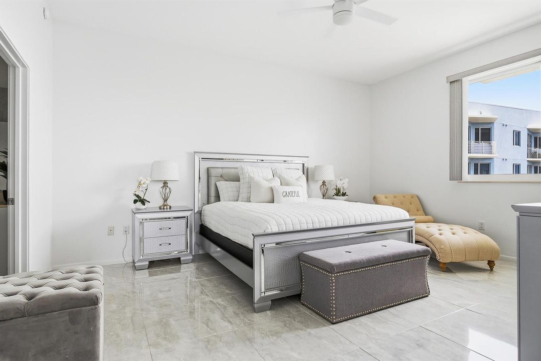 1551-N-FLAGLER-DR-LPH-11-33401-023