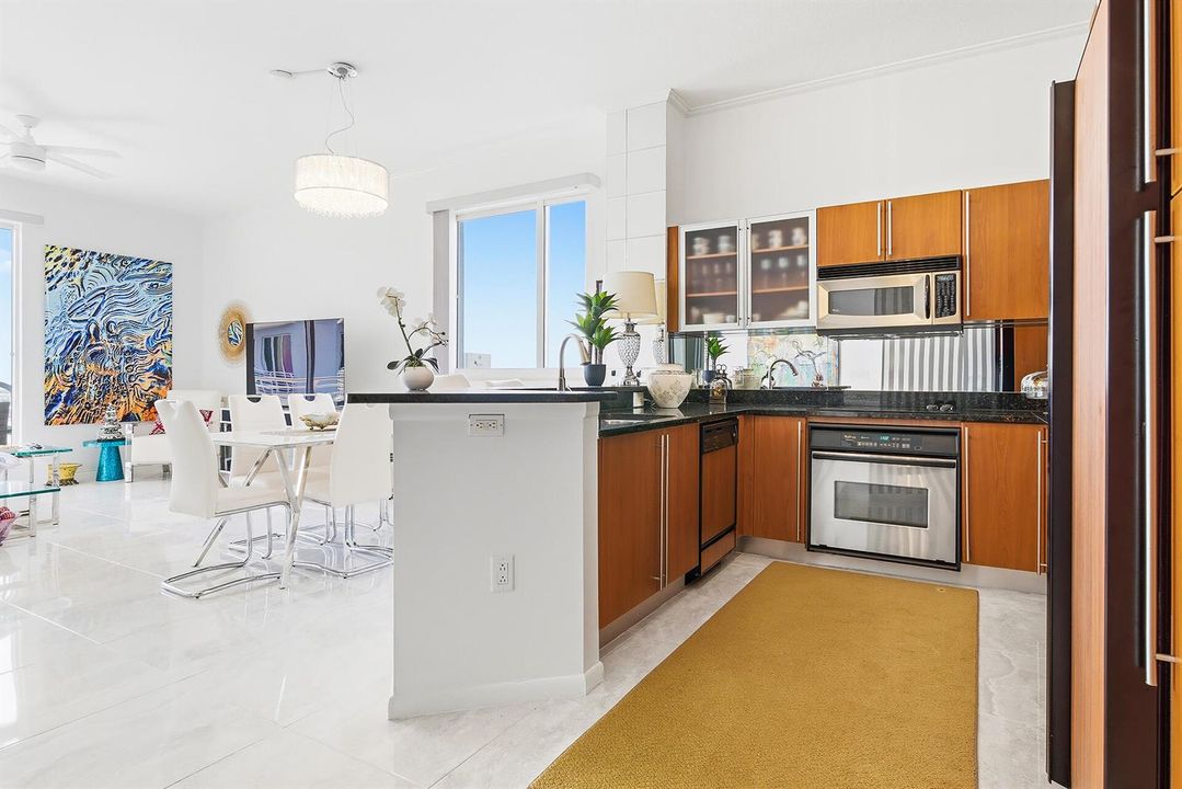 1551-N-FLAGLER-DR-LPH-11-33401-013