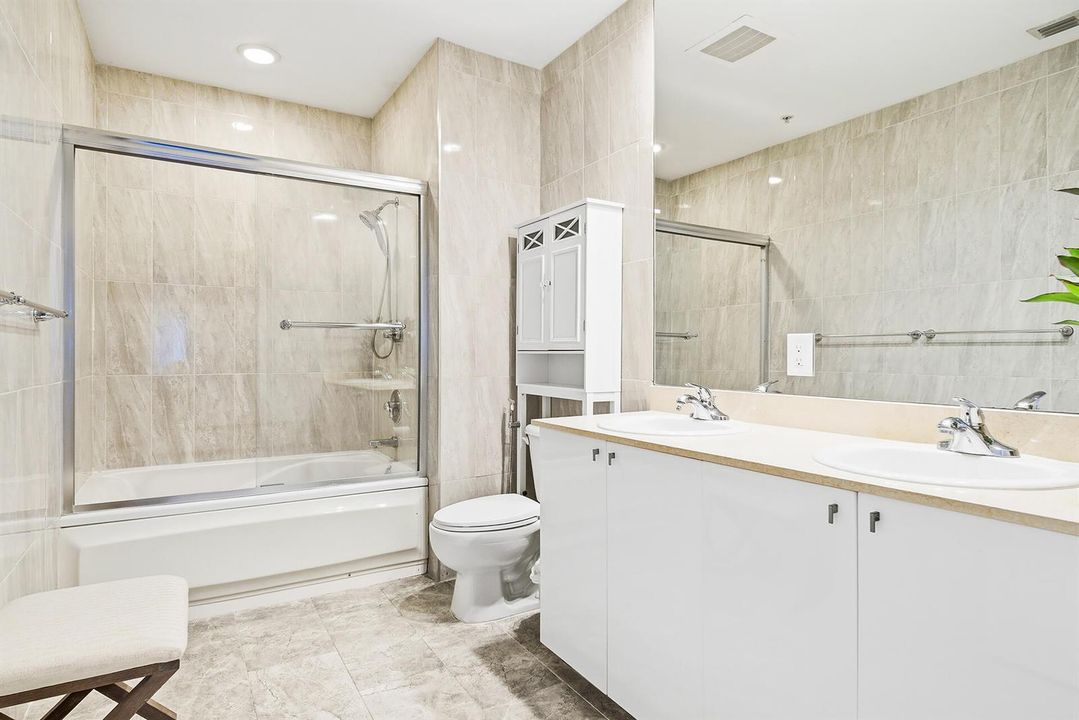 1551-N-FLAGLER-DR-LPH-11-33401-026
