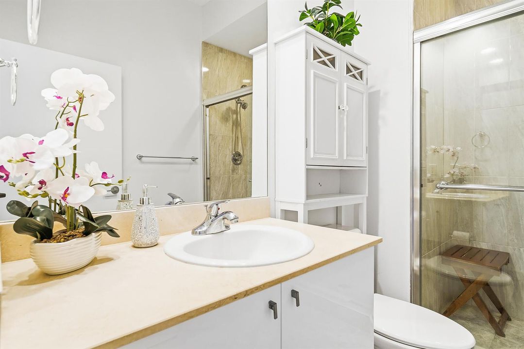 1551-N-FLAGLER-DR-LPH-11-33401-022