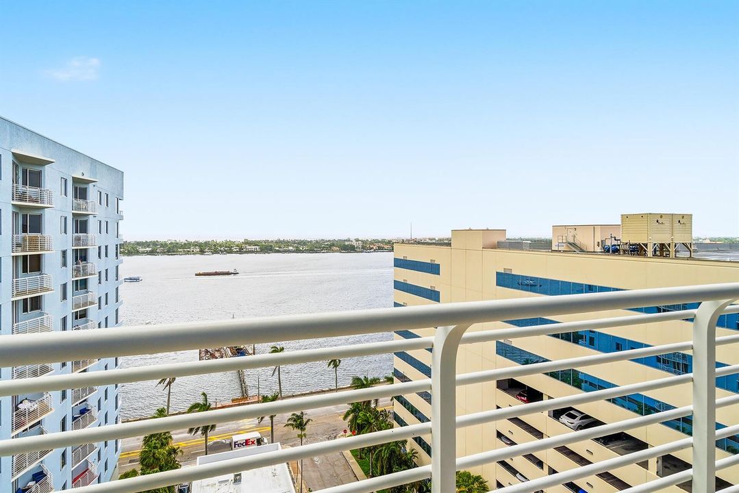 1551-N-FLAGLER-DR-LPH-11-33401-005