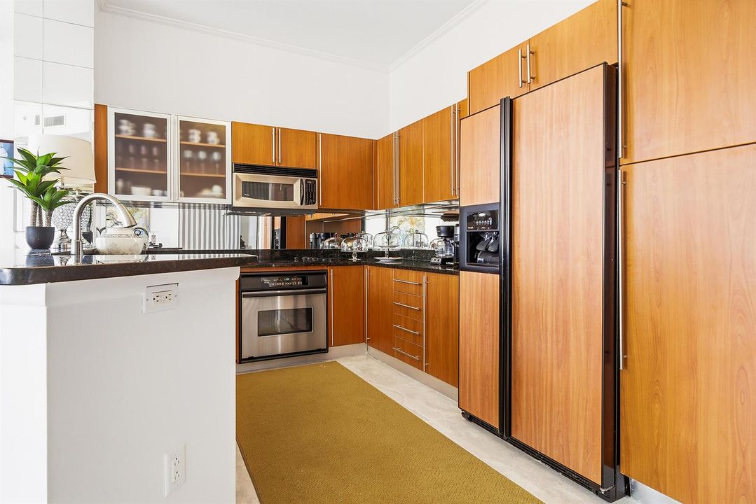 1551-N-FLAGLER-DR-LPH-11-33401-014
