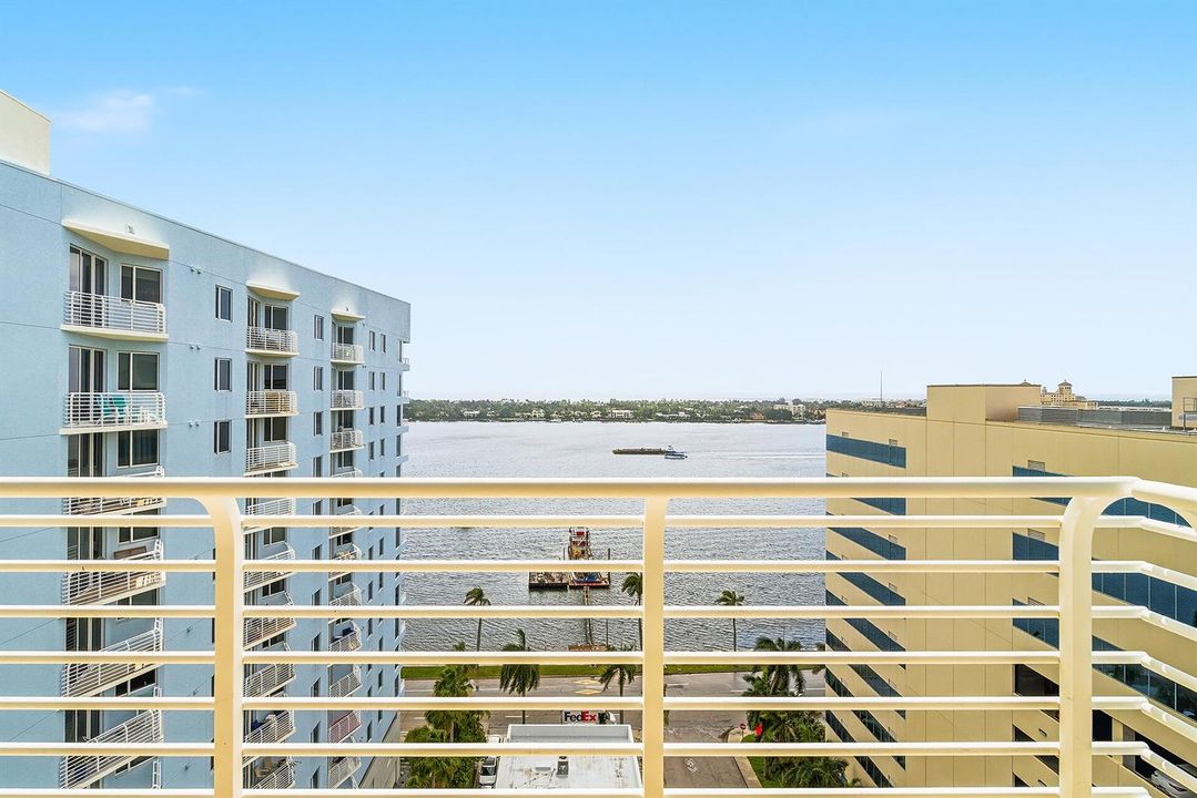 1551-N-FLAGLER-DR-LPH-11-33401-004
