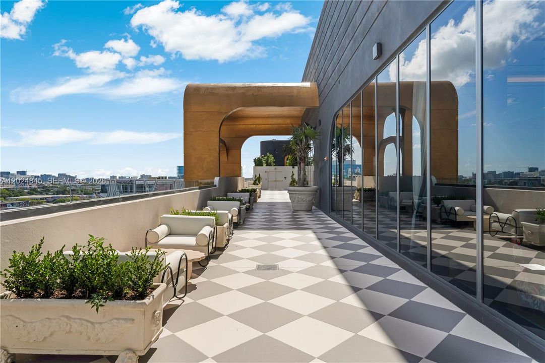 For Rent: $4,500 (1 beds, 1 baths, 650 Square Feet)