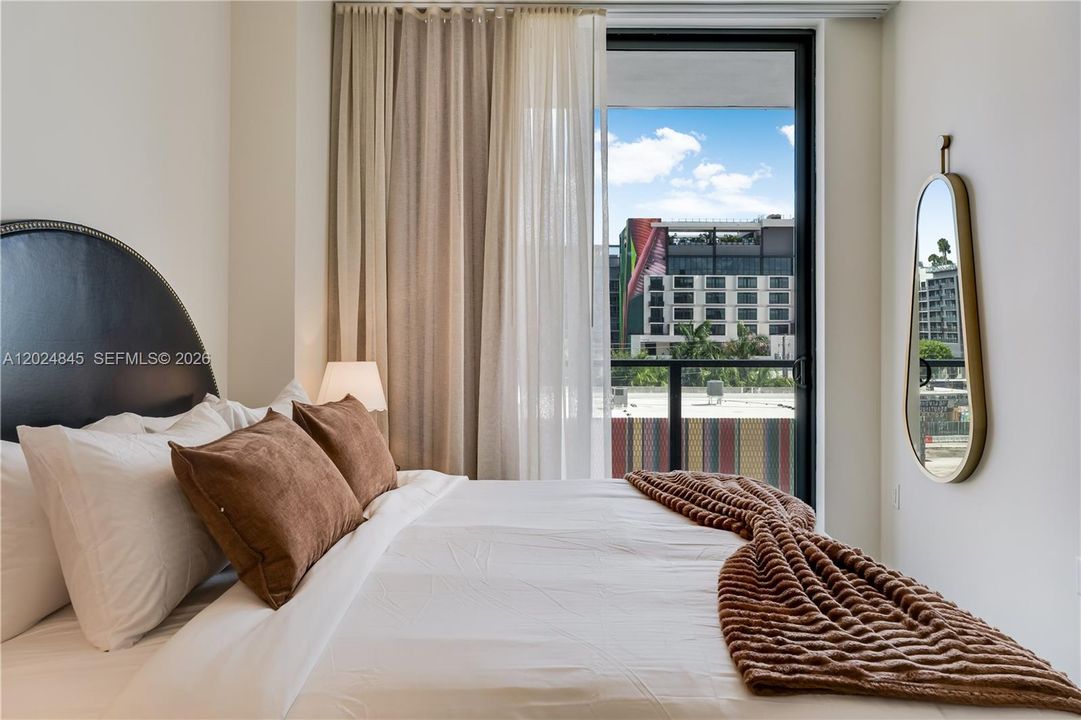 For Rent: $4,500 (1 beds, 1 baths, 650 Square Feet)