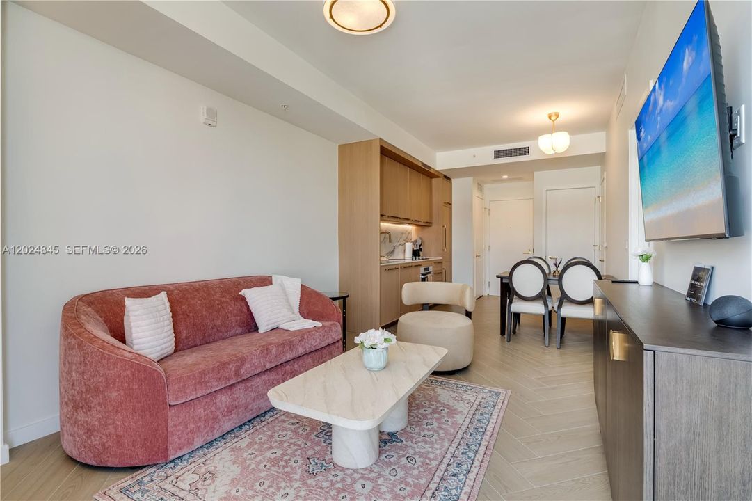 For Rent: $4,500 (1 beds, 1 baths, 650 Square Feet)