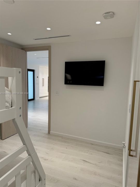 For Rent: $8,500 (4 beds, 3 baths, 2123 Square Feet)