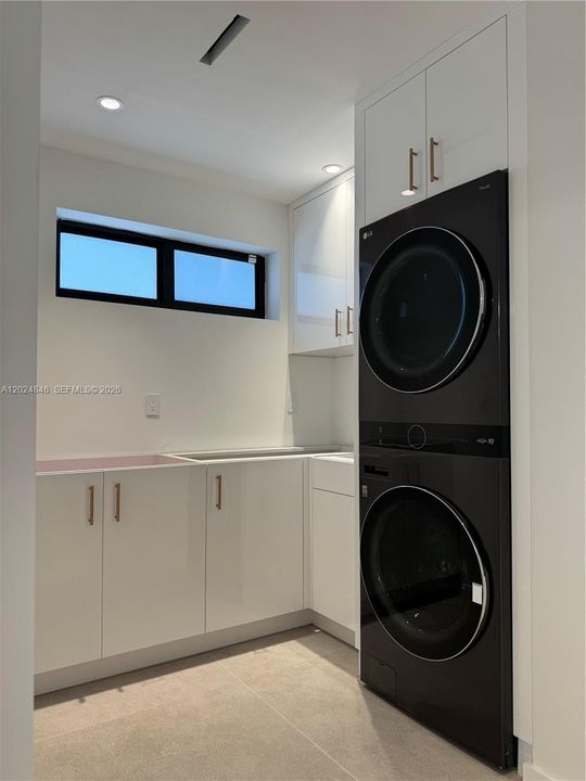 For Rent: $8,500 (4 beds, 3 baths, 2123 Square Feet)
