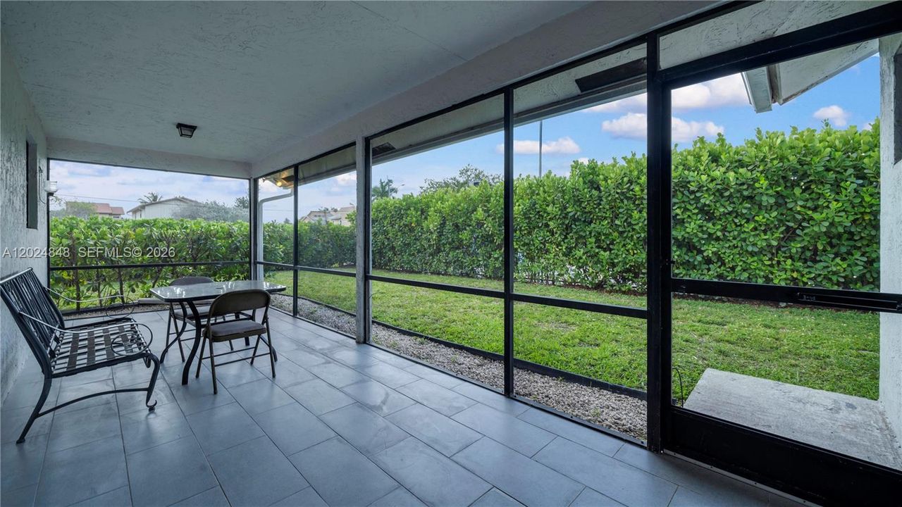 Active With Contract: $2,400 (2 beds, 2 baths, 1233 Square Feet)