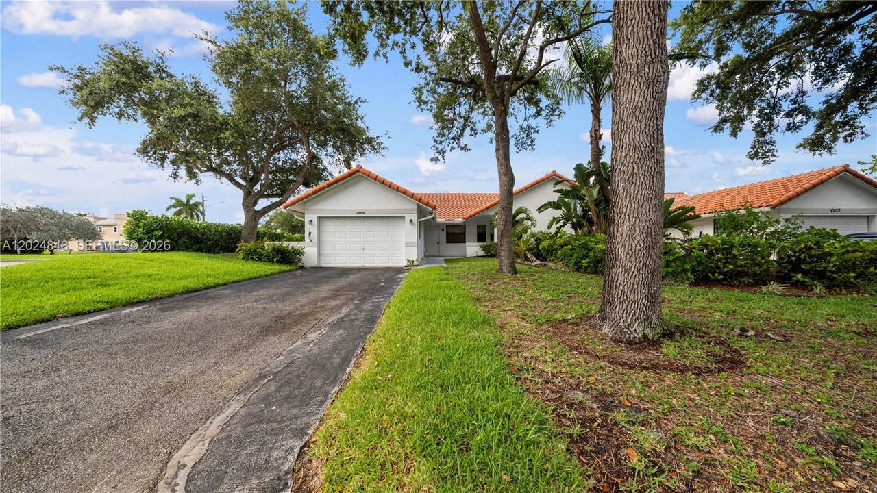 Active With Contract: $2,400 (2 beds, 2 baths, 1233 Square Feet)