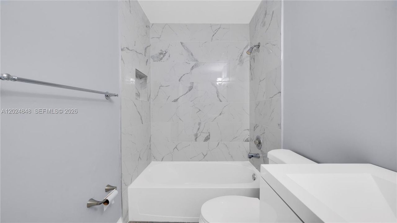 Active With Contract: $2,400 (2 beds, 2 baths, 1233 Square Feet)
