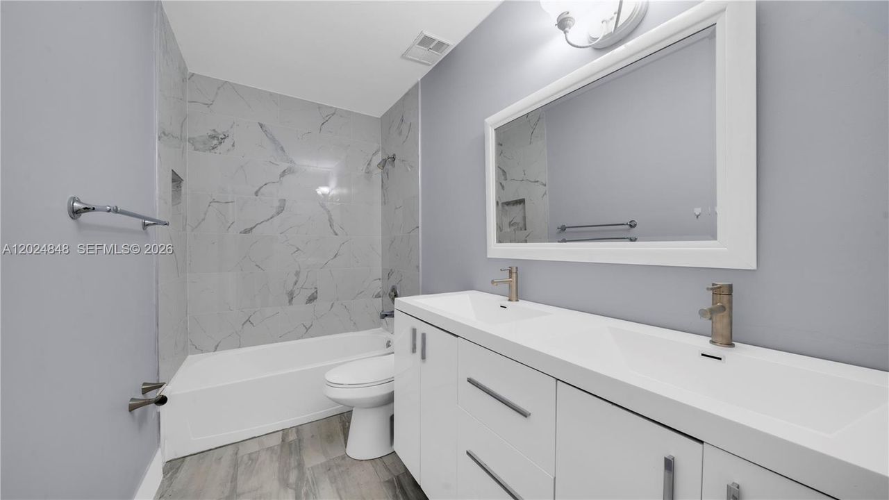 Active With Contract: $2,400 (2 beds, 2 baths, 1233 Square Feet)