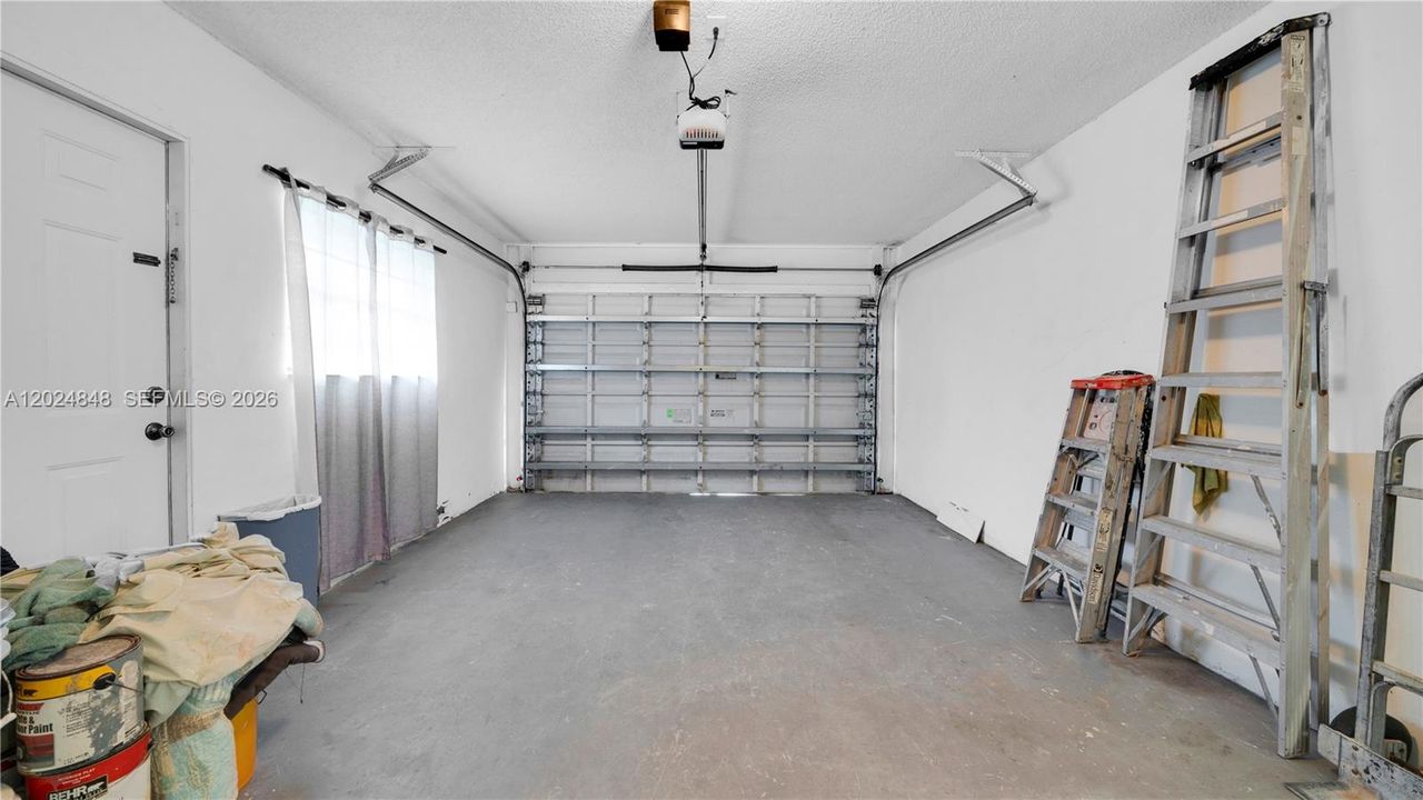 Active With Contract: $2,400 (2 beds, 2 baths, 1233 Square Feet)