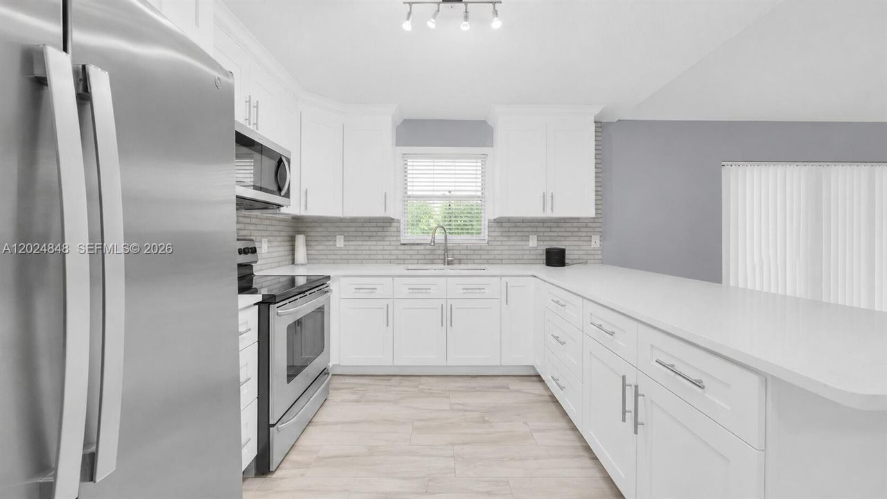 Active With Contract: $2,400 (2 beds, 2 baths, 1233 Square Feet)