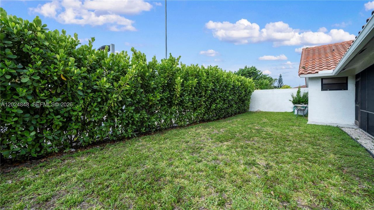 Active With Contract: $2,400 (2 beds, 2 baths, 1233 Square Feet)