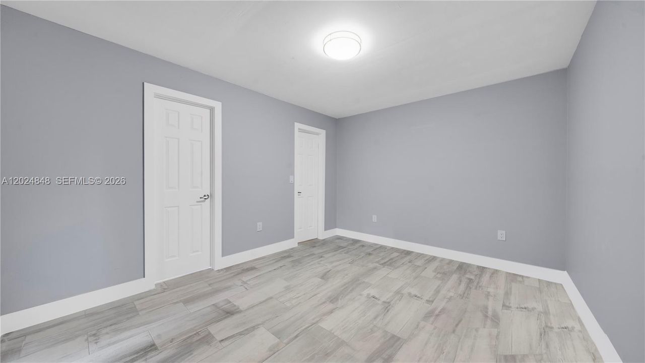 Active With Contract: $2,400 (2 beds, 2 baths, 1233 Square Feet)