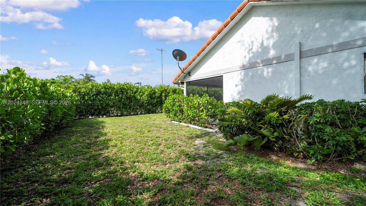 Active With Contract: $2,400 (2 beds, 2 baths, 1233 Square Feet)