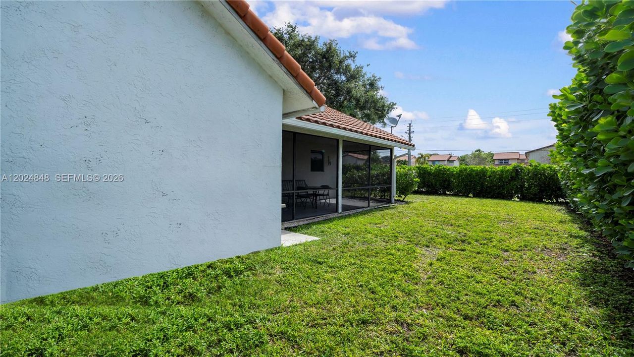 Active With Contract: $2,400 (2 beds, 2 baths, 1233 Square Feet)