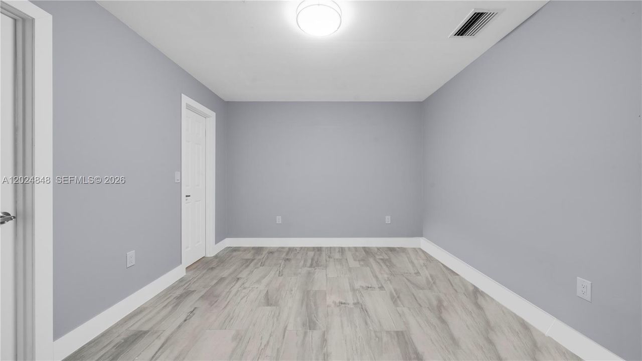 Active With Contract: $2,400 (2 beds, 2 baths, 1233 Square Feet)