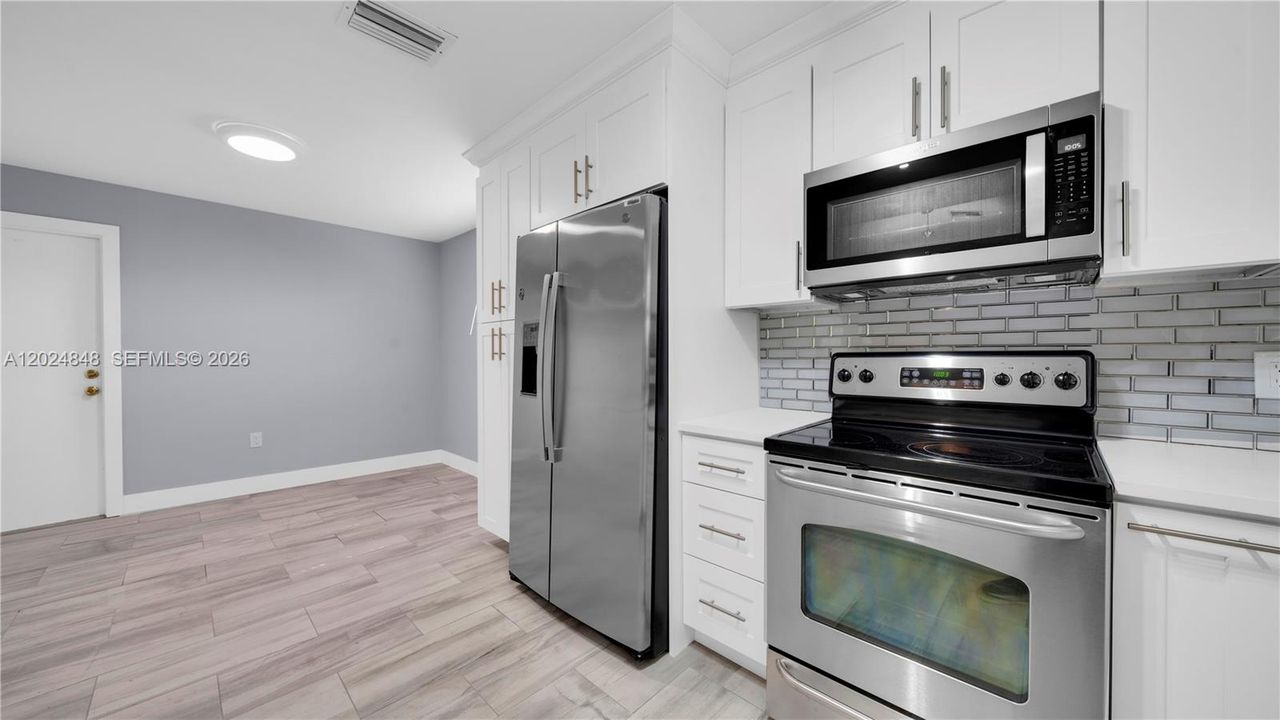 Active With Contract: $2,400 (2 beds, 2 baths, 1233 Square Feet)