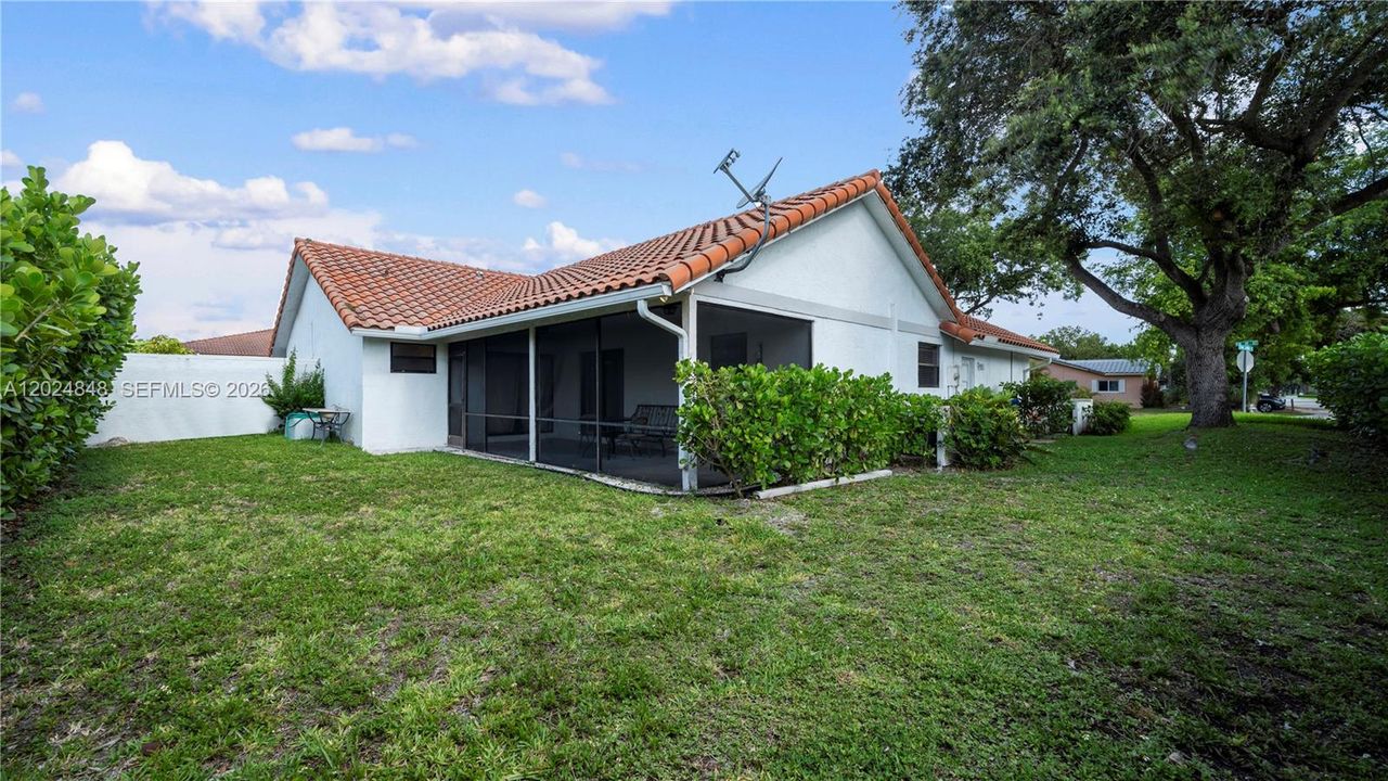 Active With Contract: $2,400 (2 beds, 2 baths, 1233 Square Feet)