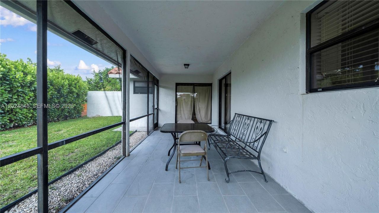 Active With Contract: $2,400 (2 beds, 2 baths, 1233 Square Feet)