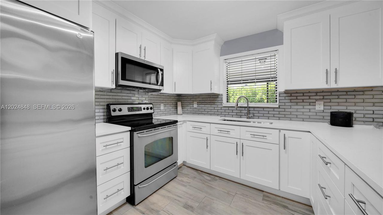 Active With Contract: $2,400 (2 beds, 2 baths, 1233 Square Feet)