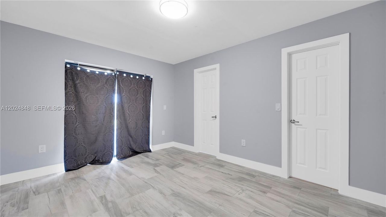 Active With Contract: $2,400 (2 beds, 2 baths, 1233 Square Feet)