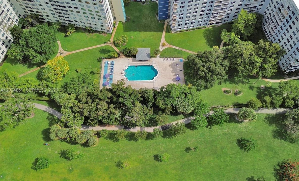 For Sale: $150,000 (1 beds, 1 baths, 844 Square Feet)