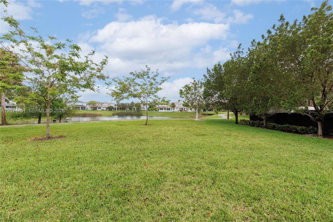 For Sale: $150,000 (1 beds, 1 baths, 844 Square Feet)