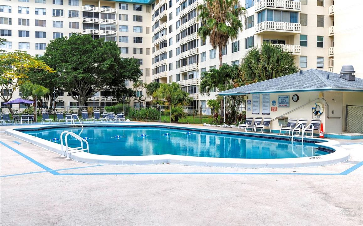 For Sale: $150,000 (1 beds, 1 baths, 844 Square Feet)
