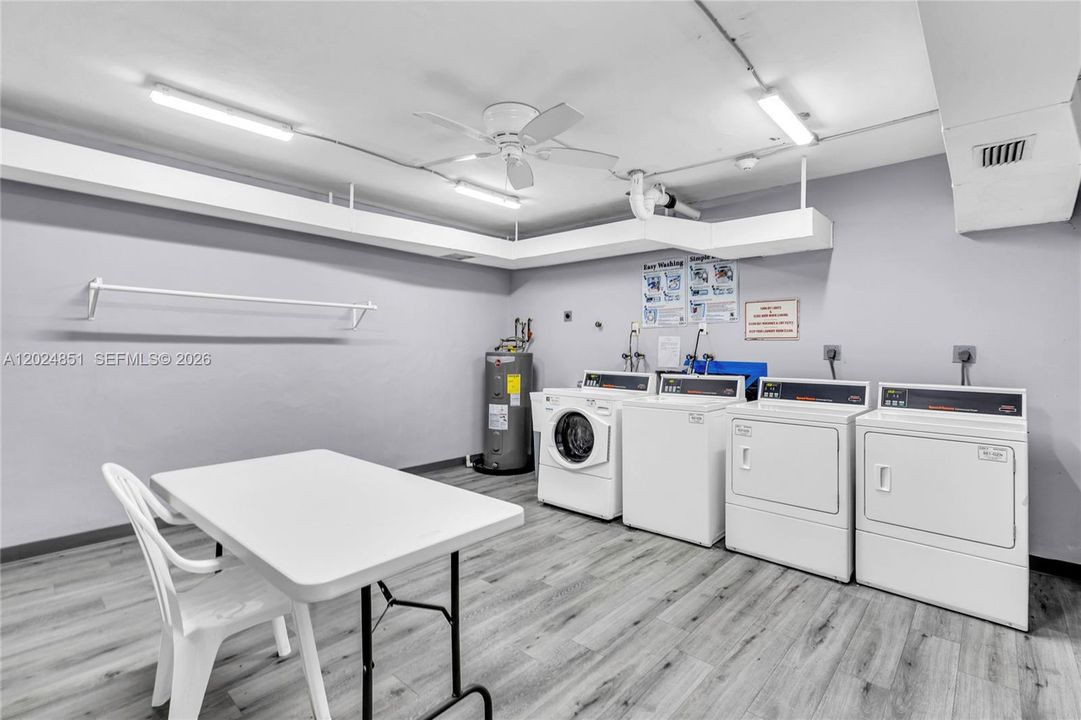 For Sale: $150,000 (1 beds, 1 baths, 844 Square Feet)