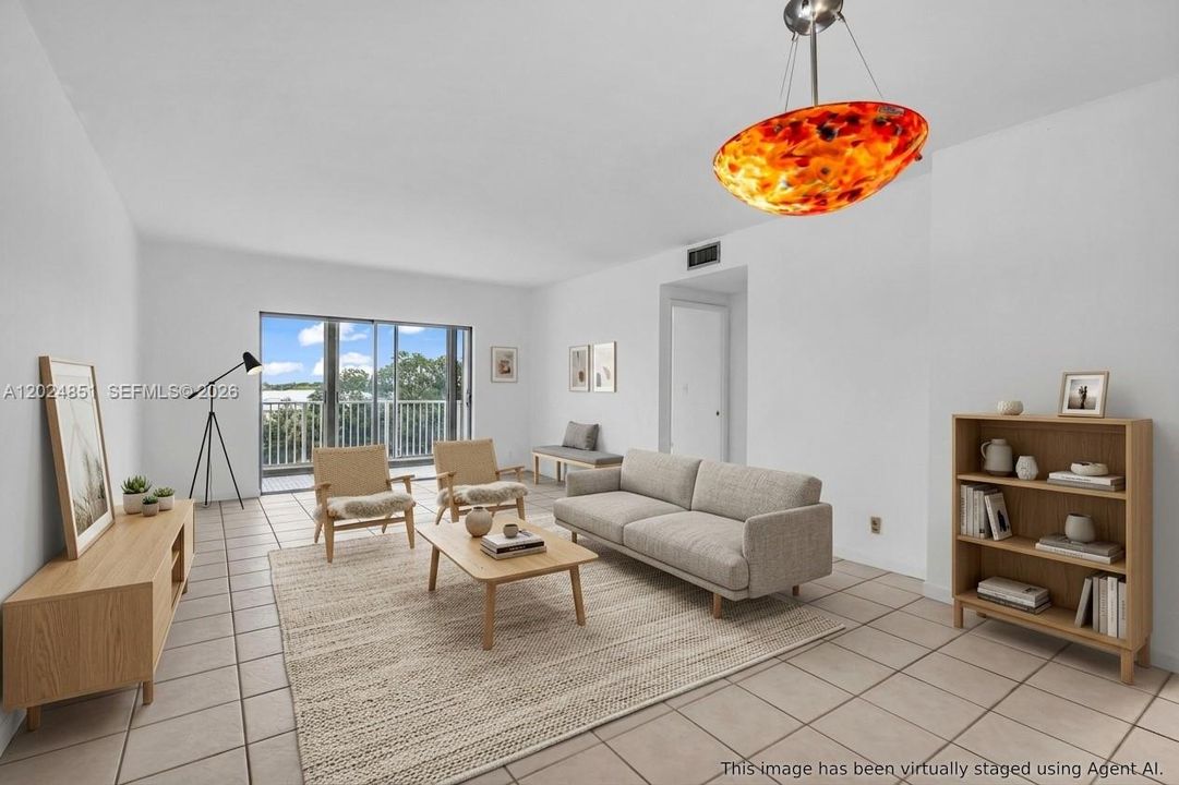 For Sale: $150,000 (1 beds, 1 baths, 844 Square Feet)