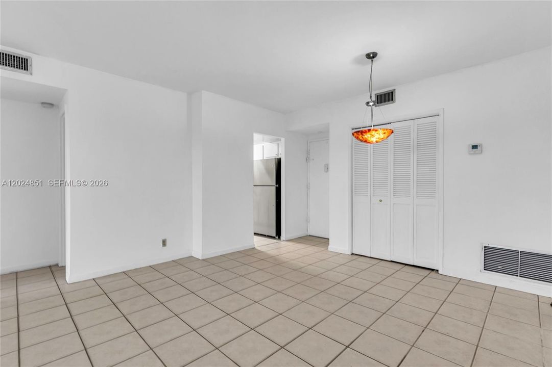For Sale: $150,000 (1 beds, 1 baths, 844 Square Feet)