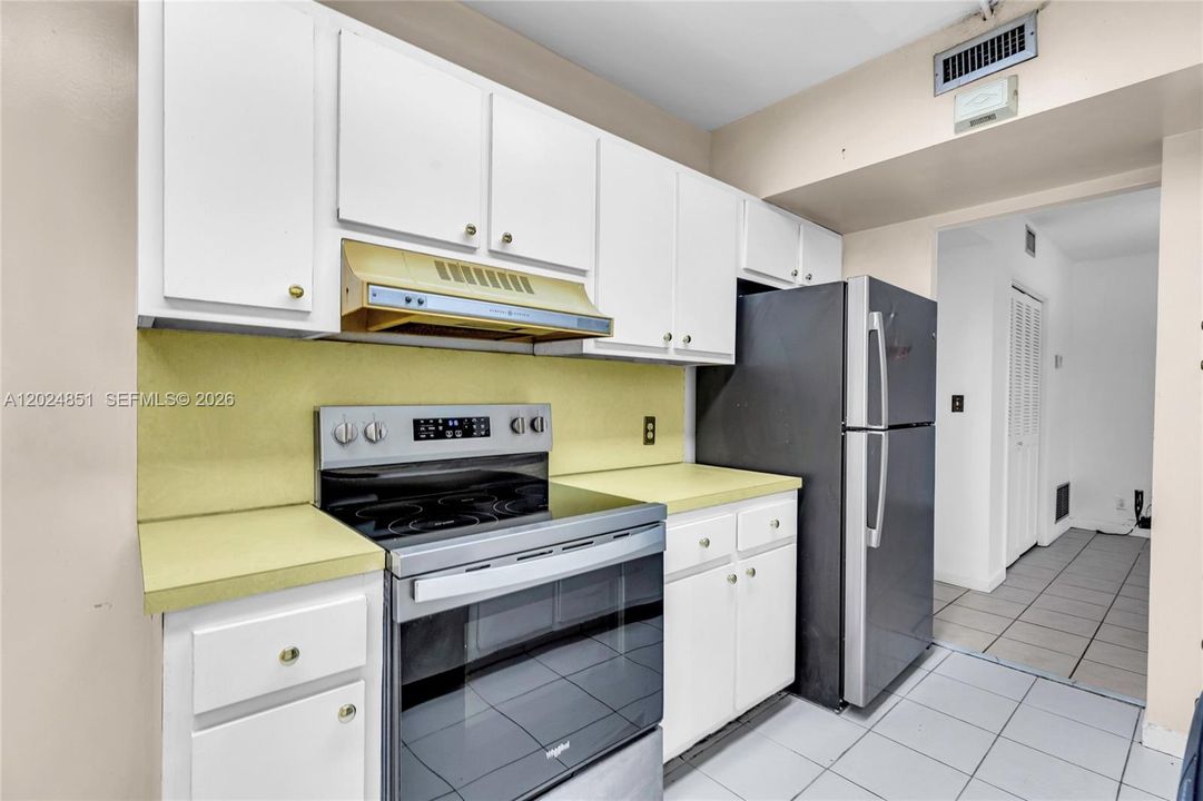 For Sale: $150,000 (1 beds, 1 baths, 844 Square Feet)