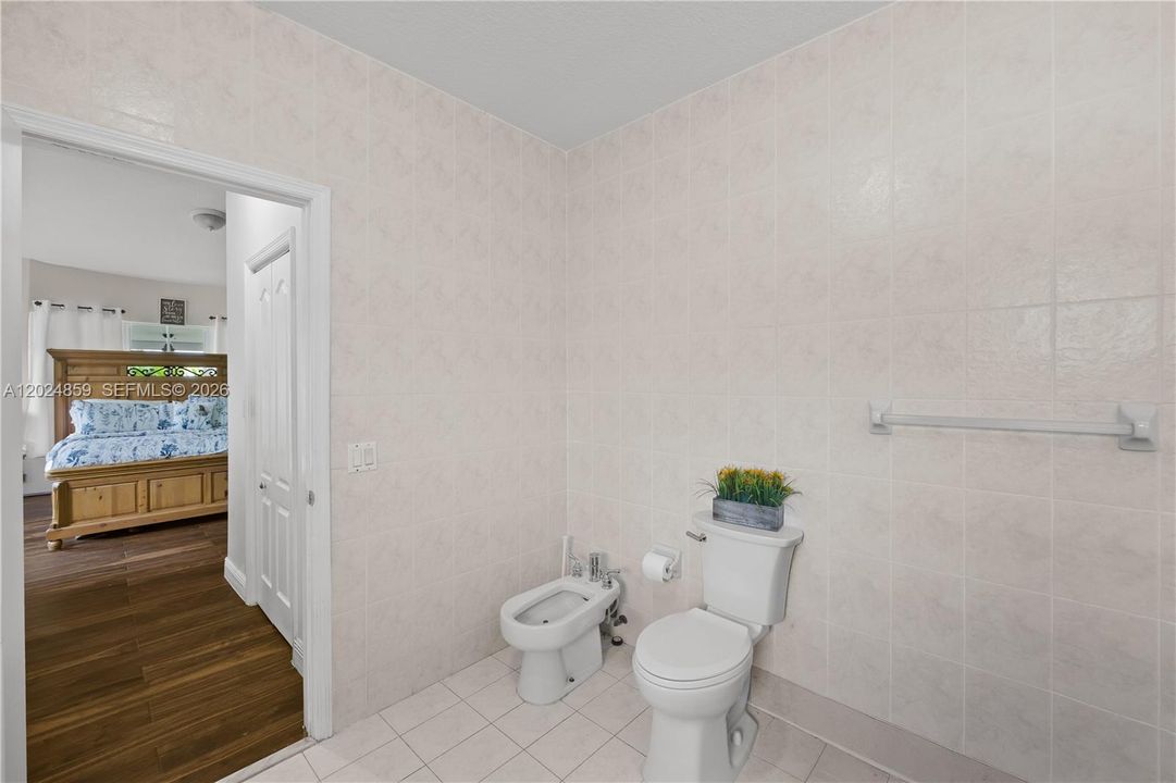 Active With Contract: $895,000 (4 beds, 2 baths, 2162 Square Feet)