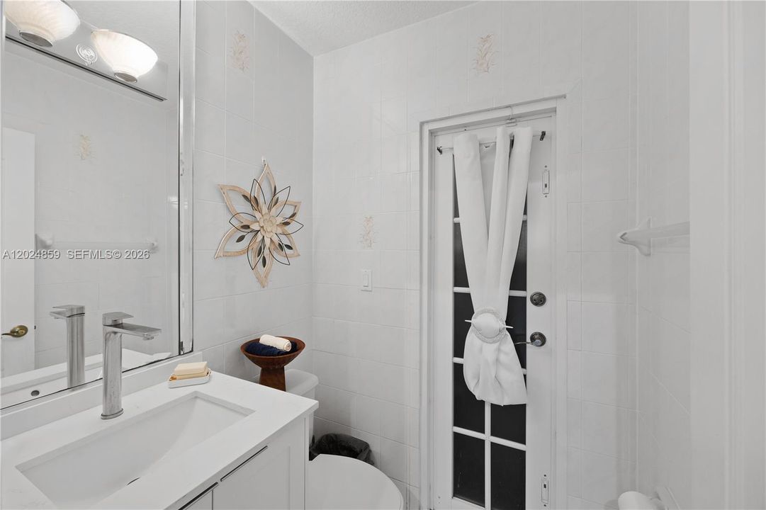 Active With Contract: $895,000 (4 beds, 2 baths, 2162 Square Feet)